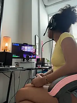 Your_Paris - LUSH ON CLIT 4 MINS - PUSSY OUT?