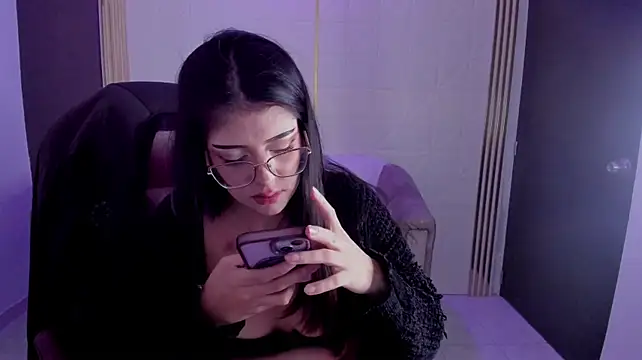 Mila_koopeer - Show and oil my boobs