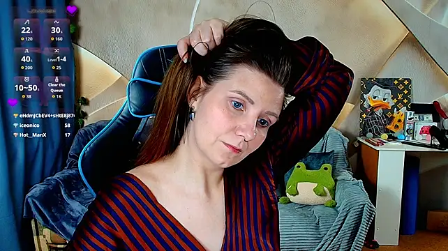 Millie_Mint - drops of water run down my bare chest