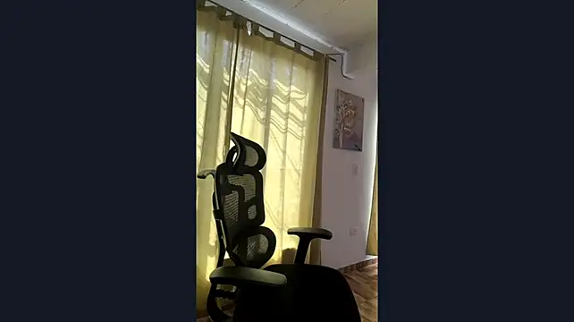 Laura_Ivy - show pussy and rub with ice