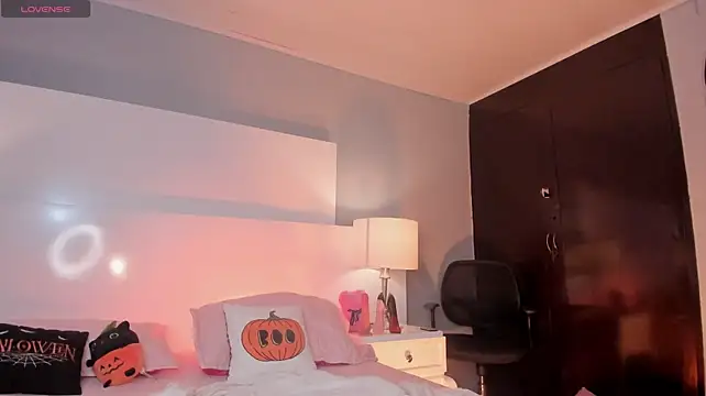 Emily_robertss1 - Domi in ass xcontrol