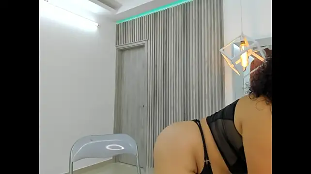 -Cleo_ - Sexy dance ans spank my ASS🔥😈