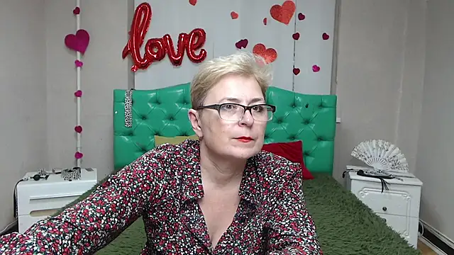 EmiliaGree - Make me tremble, moan, and get wet.