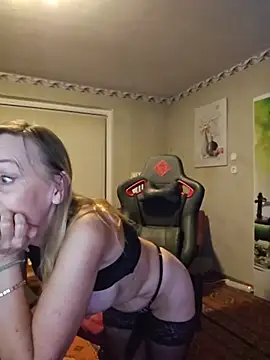 HotLana69 - warm me up 💦 Last Tipper wins Video 😍