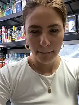Andrea_19blonde - Show Domi in pussy