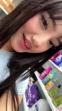 MayyBonita - BLOWJOB HIDDEN IN THE MARKET