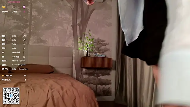 SydneyColeX - Cam kiss close up