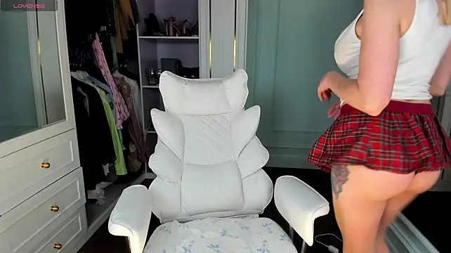 Mechloe - strip naked at goal