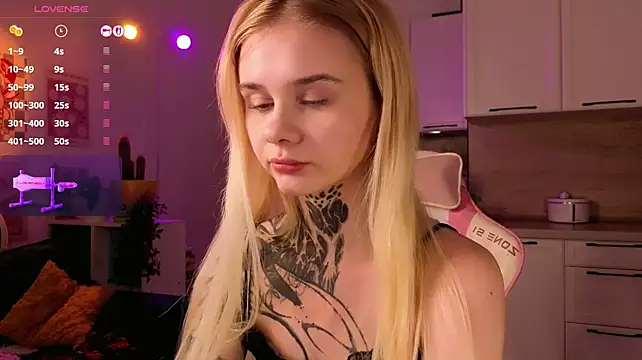 Britney_Lynch - Take off top