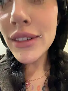 Melissa_crazy - spit on finger then rub tight asshole 💦