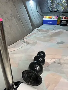 Maya_Cote - 😂No one has fucked me in 4 days.😂