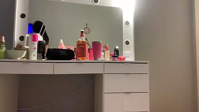 Nic_nicole - brincando com o dildo peladinha