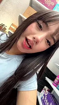 MayyBonita - BLOWJOB HIDDEN IN THE MARKET