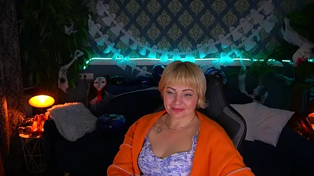 AmaraNights - Ass and breast show