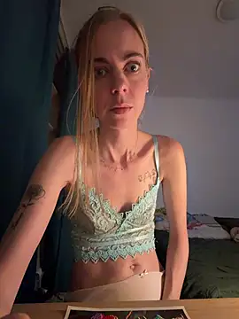 Julia59300 - Seins ❤️