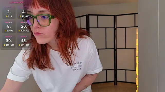 Molly_marmalade_ - Show my booty in shorts