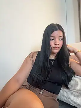 EmmaBlossom - top off, boob close up