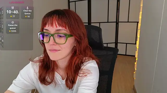 Molly_marmalade_ - Show my booty in shorts