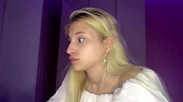 FiveFootBlonde - kiss yoi