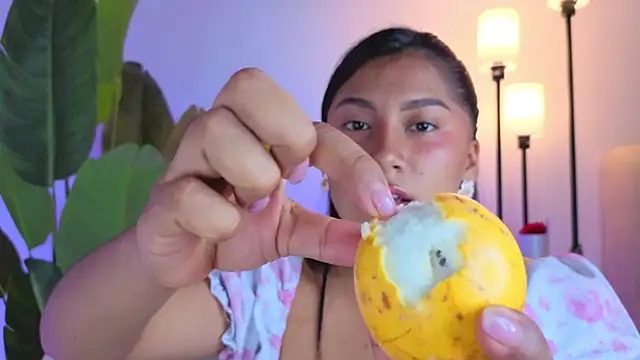 LinnaGardenia - kisses on your delicious lips