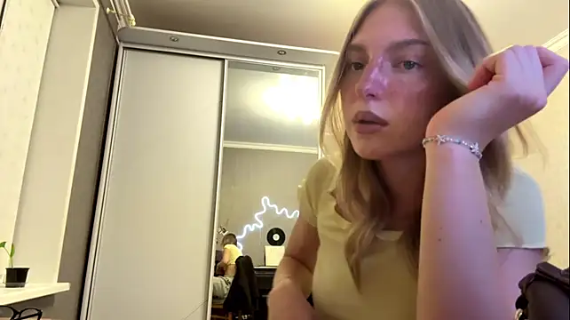 LatishaKrauel - Unbox my ass: more tease and more hot