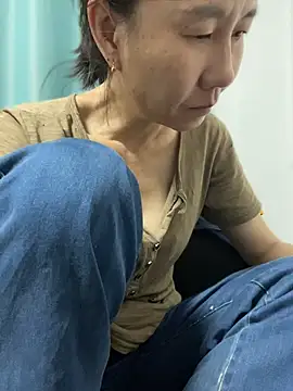 Li61316 - 完成目标在办公室外面的走廊上尿尿