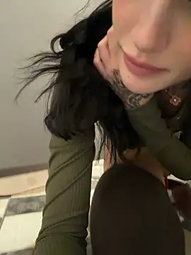 Melissa_crazy - go naked in aisle!! risk to be seen 😳