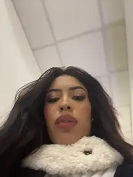 MystiqueXXX - FINGERING PUSSY IN PUBLIC RECEPTION😈