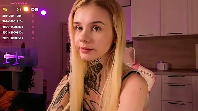 Britney_Lynch - Take off top