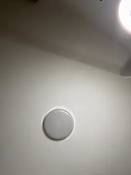 BlueEyes_BB - Topless for 5 min + pinch nipples