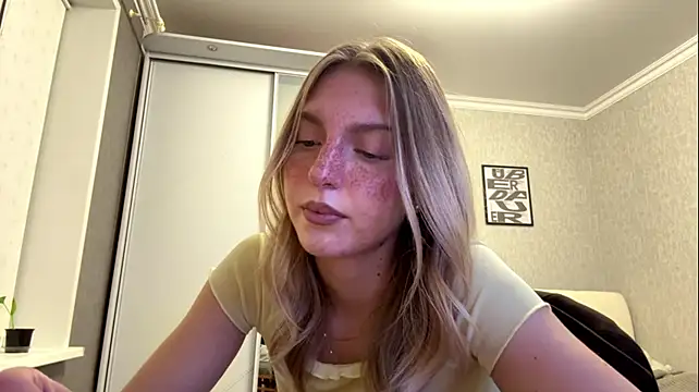 LatishaKrauel - Unbox my ass: more tease and more hot