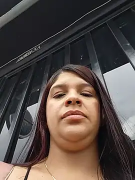 Layla-daring - I spit and suck my tits on the bus