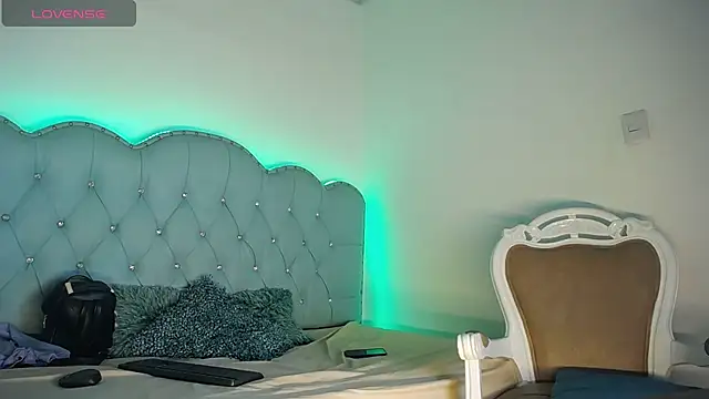 Adhara_Miiller - no shirt