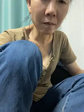 Li61316 - 完成目标在办公室外面的走廊上尿尿