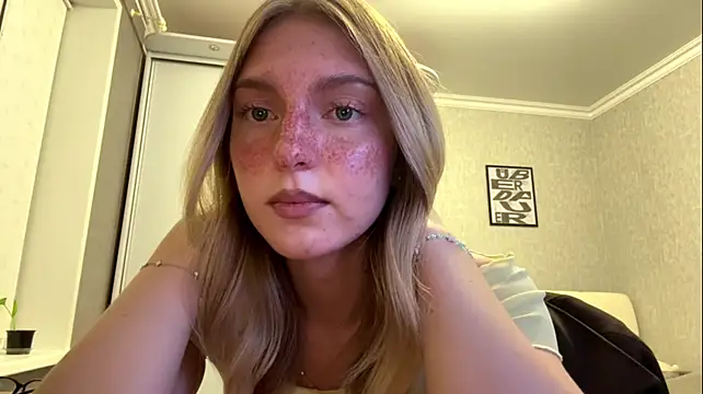 LatishaKrauel - Unbox my ass: more tease and more hot