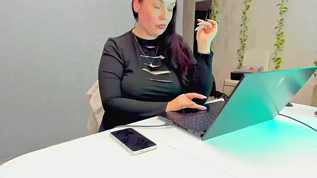 Yesss_Lilith - Who`s gonna be my boy toy?