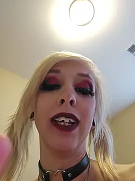 AmethystFoxx - Harely Quinn fucks her baseball bat
