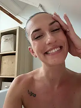 Lola_tentatiion - CLAQUE MOI LE CUL EN DOGGY