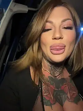 Krysstal003 - Finger pussy tits out