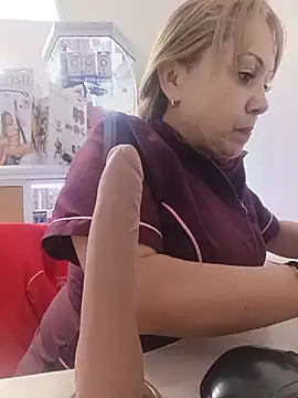 Hanna_Xarx - SHOW TITS IN THE STORE