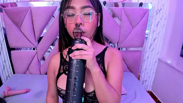 Mavis_carter - show pussy + finger in pussy