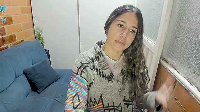 Penelope47 - naked dance and oil