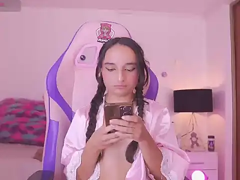 _emily_jonexs - Spanks ass