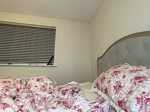 Lola_raeXX - Bra Off