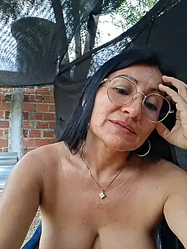 Maturexxxnaughty - Stranger sucks my tits on the street.
