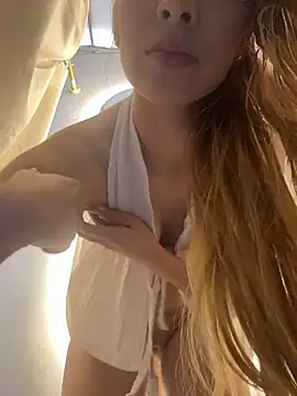 Isabella-gaviria - FUCK ME WITH A DILDO IN THE DRESSINGROOM