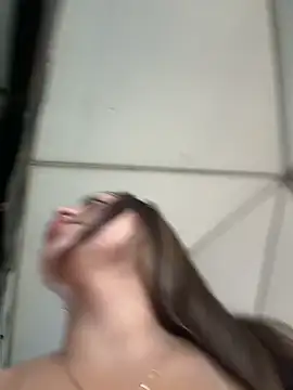 LariiHotWife - Plug anal 🔥