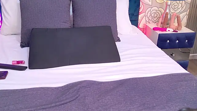 RoxyReinn - spank my butt until it's red