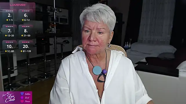Roxana_brooks - show boobs and wiggle