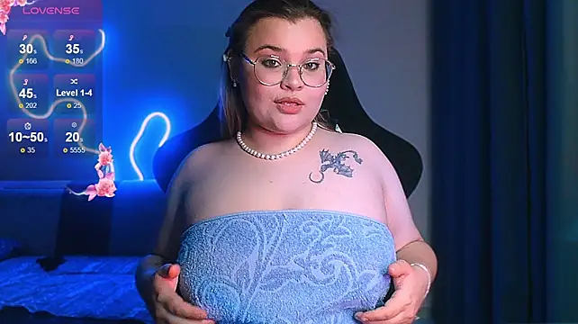 InLoveWithLife26 - Towel Show